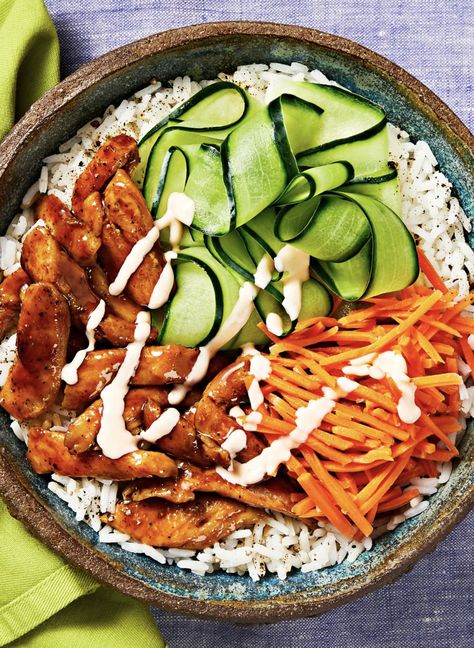 Easy chicken rice bowl recipe with carrots, pickled cucumber, and sriracha crema | More recipes on www.HelloFresh.com Easy Chicken Bowl Recipes, Bulgogi Bowl Recipe, Bulgogi Chicken, Bulgogi Bowl, Chicken Bulgogi, Chicken Bowl Recipe, Pickled Cucumbers, Easy Chicken And Rice, Chicken Rice Bowls