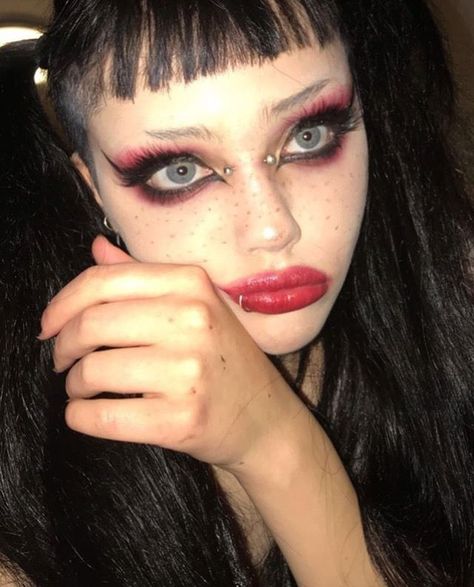 Goth Brows, Goth Eyebrows, Short Eyebrows, Straight Eyebrows, Punk Makeup, Alt Makeup, Alternative Makeup, Edgy Makeup, Makeup Eye Looks