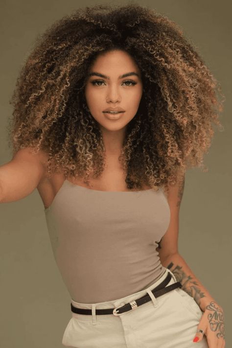 curly hairstyles, glamorous hairstyles, special event hairstyles Short Big Curly Hair, Natural Hair Photoshoot, Curly Model Photography, Curly Hair Photoshoot, Long Curly Hair Black Women, Hair Texture, Curly Hair Models Photography, Editorial Curly Hairstyles, Photoshoot With Afro Hair