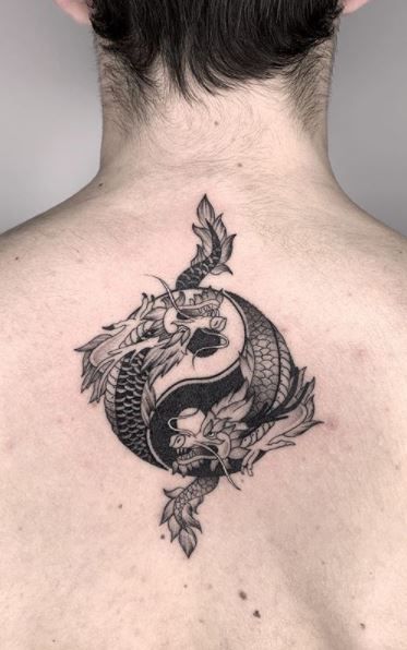 Ying Yang Neck Tattoo, Ying Yang Tattoo For Men, Tattoos Chinese Dragon, Tattoos Chinese, Chinese Dragon Tattoo, Beautiful Spine Tattoos, Chinese Tattoos, Dragon Tattoo Drawing, Lotr Tattoo