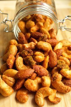 Spiced Nuts Recipe, Flavored Nuts, Spicy Nuts, Healthy Nuts, Nut Snacks, Desserts Vegan, Nut Recipes, Roasted Nuts, Game Day Food