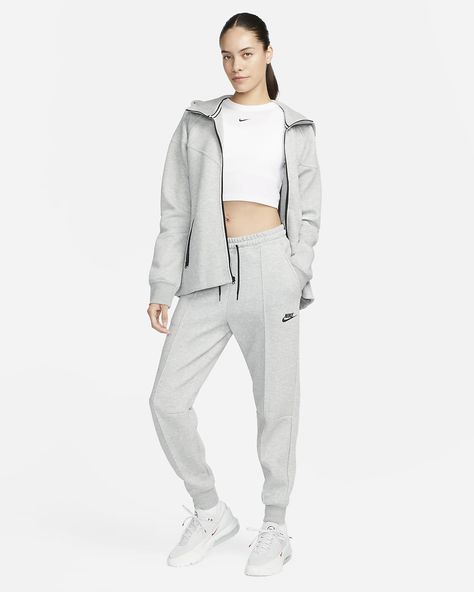 Nike Sportswear Tech Fleece, Jersey Jacket, Nike Tech Fleece, Nike Tech, Tech Fleece, Fleece Joggers, Athletic Apparel, Natural Minerals, Workout Accessories