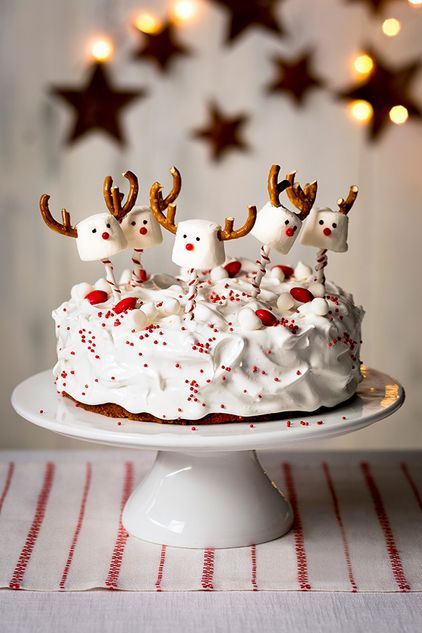 Christmas Baking Recipes Easy, Christmas Baking Easy, Christmas Cakes Easy, Reindeer Decoration, Marshmallow Frosting, Christmas Baking Recipes, Christmas Cake Designs, Recipes Baking, Xmas Cake