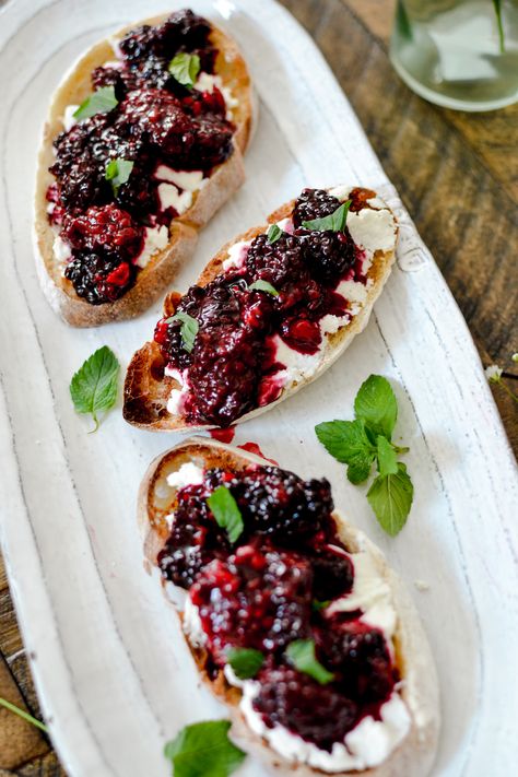 Goat Cheese Roll Ups, Easy Hors D’oeuvres For A Crowd, Hors Doeuvres Easy, Easy Hors D’oeuvres, Blackberry Goat Cheese, Hors Devours Appetizers, Salt Fat Acid Heat, Cheese Crostini, Appetizers Healthy