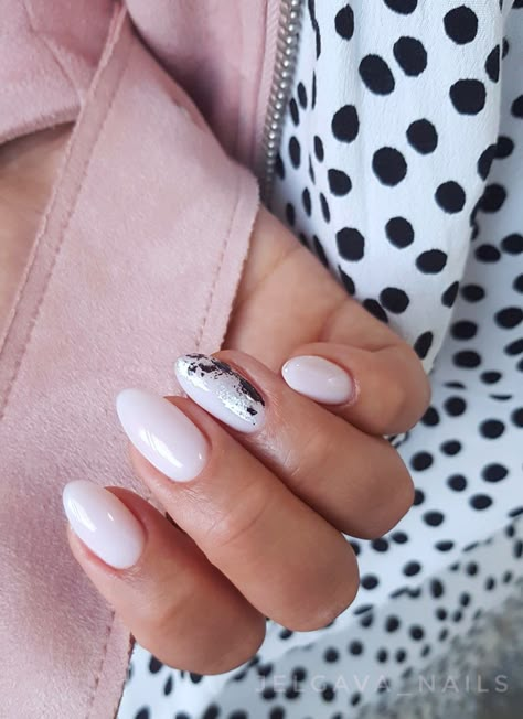 Nails Beige, Geometric Nails, Nails Orange, Milky Nails, Nails Purple, Beige Nails, Simple Gel Nails, Geometric Nail, Nails Green