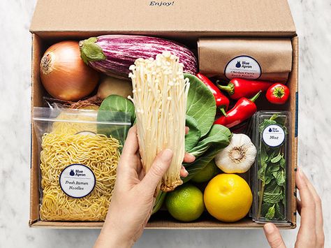 GeekDad Daily Deal: Three Delivered Meals for Two People through Blue Apron - https://geekdad.com/2016/07/geekdad-daily-deal-three-delivered-meals-for-two-people-through-blue-apron/?utm_campaign=coschedule&utm_source=pinterest&utm_medium=GeekMom&utm_content=GeekDad%20Daily%20Deal%3A%20Three%20Delivered%20Meals%20for%20Two%20People%20through%20Blue%20Apron Cleanse Meal Plan, Fit After 40, 21 Day Cleanse, Meal Plan Healthy, Blue Apron Recipes, Food Subscription Box, Muscle Diet, Balanced Diet Plan, Men Over 50