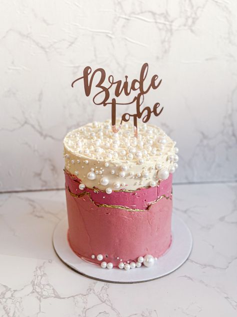 Batchloret Cakes, Cute Bachelorette Cakes, Bride To Be Cake Ideas Funny, Bride To Be Cake Bachelorette Parties, Bridal Shower Cake Ideas Simple, Simple Bride To Be Cake, Bride To Be Cakes Ideas, Bachelorette Cupcakes, Bachelor Party Cakes