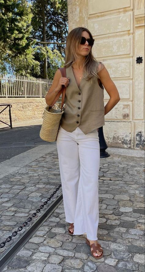 Waistcoat Outfit, Vest Outfits For Women, Italy Outfits, Vest Outfits, Looks Style, White Pants, Spring Summer Outfits, Outfits Casuales, Spring Summer Fashion