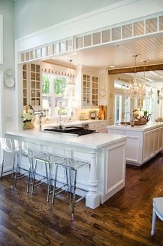 Kitchen Island With Cooktop, Kitchen Peninsula, Traditional Kitchen Design, French Country Kitchens, Country Style Kitchen, French Country Kitchen, Custom Kitchens, Up House, Farmhouse Style Kitchen