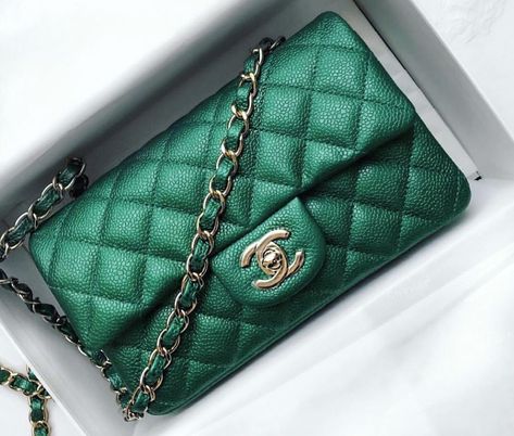 @that.collection on Instagram: “💔❤️SOLD OUT❤️💔 #chanel18S #chanelemeraldgreen” Green Bag Chanel, Emerald Green Handbag, Green Chanel Bag Outfit, Chanel Bag Green, Chanel Green Bag, Forest Green Accessories, Green Chanel Bag, Emerald Green Purse, Green Chanel