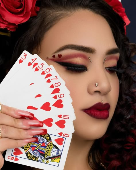 Red Queen Inspired Makeup, Queen Of Hearts Simple Makeup, Red Queen Makeup Alice In Wonderland, Cute Queen Of Hearts Makeup, Queen Of Hearts Eye Makeup, Queen Hearts Makeup, Queen Of Hearts Face Paint, Queen Of Hearts Makeup Tutorial, Queen Of Hearts Makeup Look