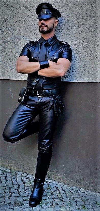 Keeping an eye on the guests. Leather Fashion Men, Leather Clothes, Mens Leather Clothing, Mens Leather Pants, Leather Gear, Leather Shirt, Leather Trousers, Leather Outfit, Shirt And Pants