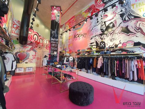 https://inbarbenzash.co.il/ Streetwear Retail Store Design, Funky Shop Interiors, Funky Store Design, Fancy Store Interior Design, Atl Streetwear, Street Formal, Clothing Boutique Interior, Supreme Store, Graffiti Shop