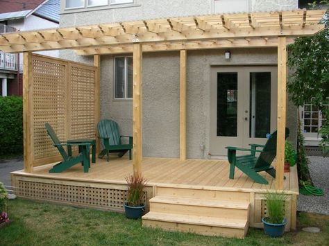 Deck and pergola with side screen gives total privacy from neighbour. #deck #pergola Small Backyard Decks, Small Pergola, Backyard Patio Deck, Patio Deck Designs, Wooden Deck, Pergola Attached To House, Deck Building, Pergola Design, Pergola Canopy