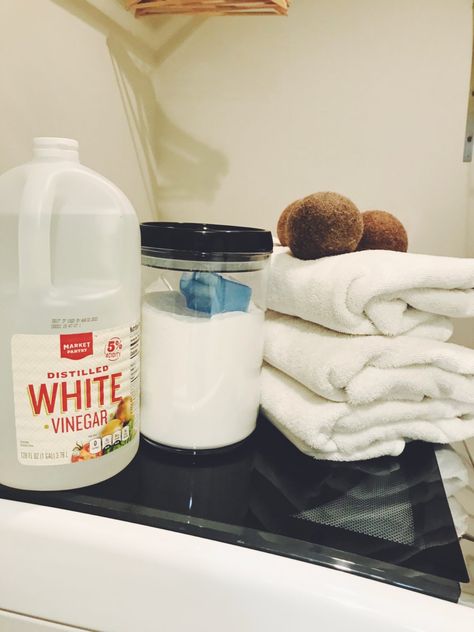 How To Revive White Towels - Life Love Larson Cleaning White Clothes, Laundry Whitening, Washing White Clothes, Pee Stains, Brighten Whites, White Bath Towels, White Laundry, Laundry Cleaning, White Bath