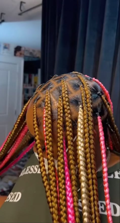 Brown Blonde Pink Box Braids, Brown And Pink Peak A Boo Braids, Colored Knot Less Braids, Braids With Pink In The Back, Light Brown And Pink Knotless Braids, Braids Peek A Boo Color, Brown N Pink Braids, Three Color Braids, Color Braid Ideas