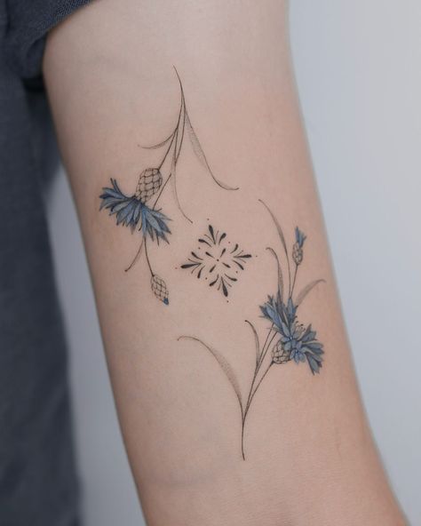 Cornflowers with part of azulejo tile 💙 For get an appointment please fill out the form on the link on my BIO Concrete Ceiling Design, Cornflower Tattoo, Corn Flowers, Tattoo 2024, Concrete Ceiling, Square Faces, Dope Tattoos, I Feel Pretty, Asian Hair