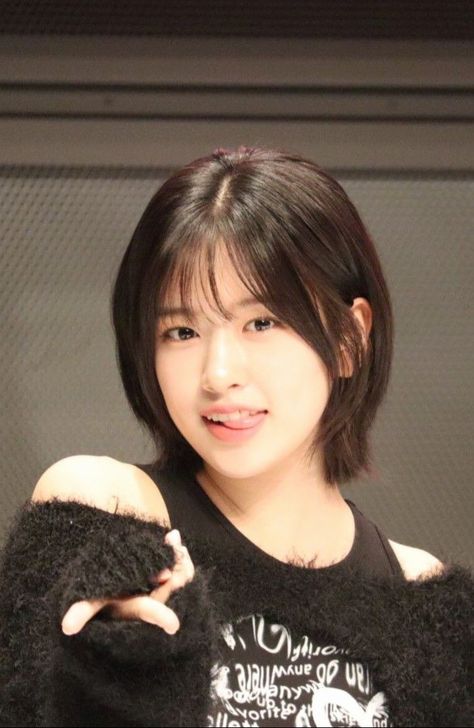 Kpop Short Hair, Iu Short Hair, Pretty Short Hair, Short Hair Outfits, Asian Haircut, Girls Short Haircuts, Kpop Hair, Hair Inspiration Short, Haircut Inspiration