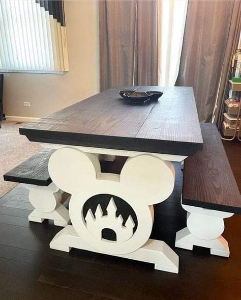 Wooden Mickey Mouse Head, Disney Backyard, Mickey Decor, Disney Table, Disney House Ideas, Casa Disney, Disney House, Mickey House, Table And Benches