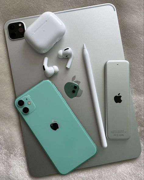 Apple Gadgets Iphone, All Apple Products, Apple Iphone Accessories, Luxury Iphone Cases, Iphone Obsession, Pretty Iphone Cases, Money And Happiness, Iphone Phone, Iphone Accessories