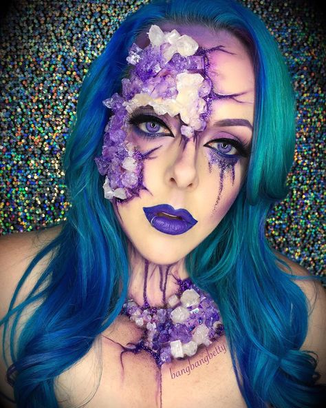 30 Days Of Halloween, Halloween Makeup Diy Easy, Diy Makeup Palette, Costume Makeup Ideas, Halloween Makeup Sugar Skull, Halloween Makeup Clown, Makeup Clown, Halloween Face Paint, Crystal Makeup