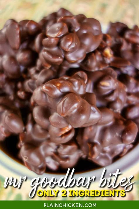 Mr. Goodbar Bites - only 2 ingredients! Takes a minute to make and people go nuts over these chocolate-covered peanuts! Great for holiday gifts and parties. Peanut Butter Krispies, Homemade Butterfingers, Homemade Holiday Treats, Mr Goodbar, Chocolate Covered Peanuts, Plain Chicken, Candy Recipes Homemade, Christmas Candy Recipes, Almond Bark