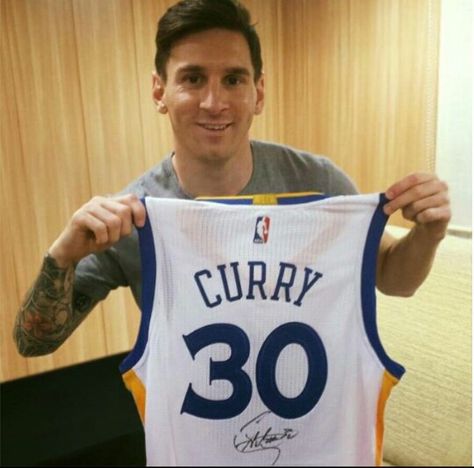 Lionel Messi With Steph Curry's Jersey. The World's Two Best Athletes Stephen Curry, Lionel Messi, Nba, Instagram