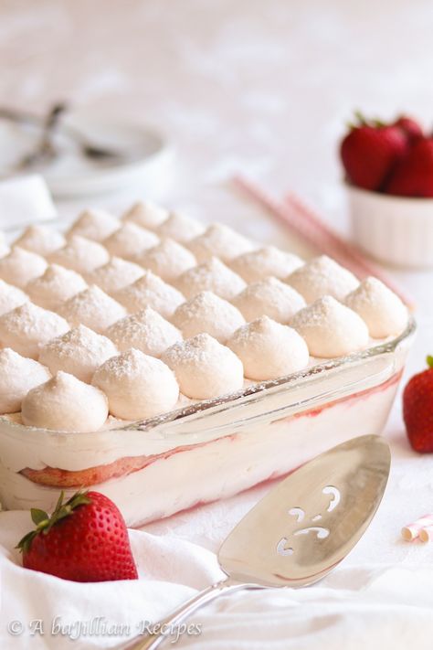 Cake Recipes Strawberry, Strawberry Cake Aesthetic, Cake Recipe Strawberry, Shortcake Recipes, Strawberry Cake Decorations, Cupcake Strawberry, Strawberry Mascarpone, Delicious Strawberry Cake, Strawberry Cake Recipe