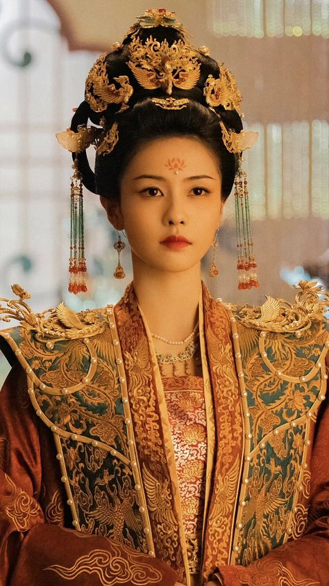 Chinese Historical Fashion, Elven Wedding Dress, Chinese Empress, The King's Woman, Film China, Empress Of China, Traditional Asian Dress, Chinese Historical Drama, Chinese Traditional Dress