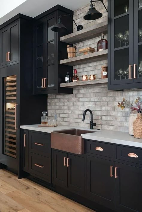 Mountain Style Homes, Black Kitchen Design, Makeover Kitchen, Black Kitchen Cabinets, Inspiration Kitchen, Dark Kitchen, Remodeling Kitchen, Dark Kitchen Cabinets, White Cabinetry