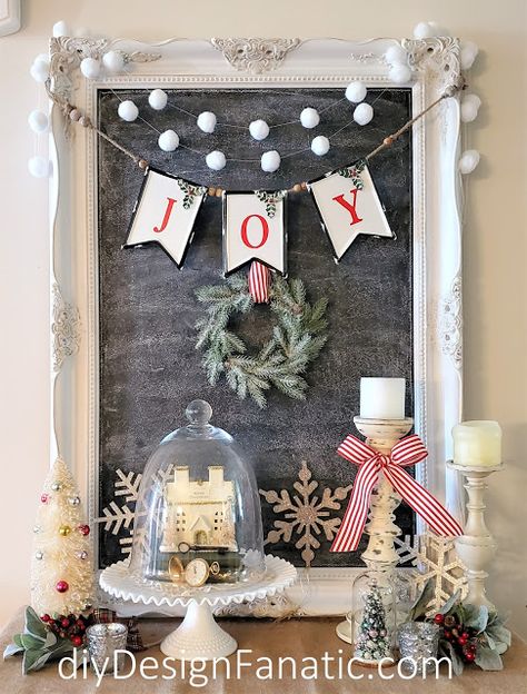 diy Design Fanatic: Christmas Foyer Vignette Christmas Cloche, Christmas Foyer, Christmas Booth, Christmas Vignettes, Christmas Chalkboard, Country Christmas Decorations, Cottage Christmas, Farmhouse Christmas Decor, Noel Christmas