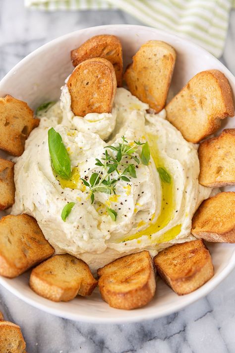 Riccota Cheese Recipes, Ricotta Cheese Dip, Finger Foods Snacks, Ricotta Dip Recipes, Whipped Ricotta Toast, Whipped Ricotta Dip, Recipes Using Ricotta Cheese, Recipe Using Ricotta, Ricotta Dip