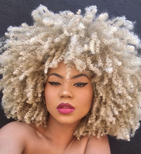 20 Beauties With Covetable Natural Afros - Essence Ebonee Davis, Teyonah Parris, Blonde Afro, Natural Hair Accessories, Afro Natural, Natural Afro Hairstyles, Natural Hair Twists, Dyed Natural Hair, Pelo Afro