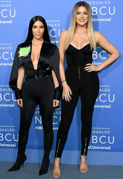 Kim & Khloe...I didn't realize Khloe was so tall!! Kim And Ray J, Kim And Khloe, Khloe Kardashian And Tristan, Estilo Kardashian, Bruce Jenner, Kim Kardashian West, Jenner Family, Tristan Thompson, Kardashian Family