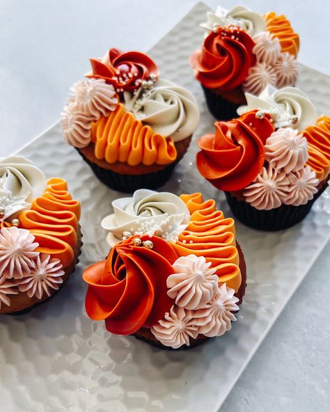 Fall cupcakes have my heart 🍂🥰 • • • #fallcupcakes #buttercreamcupcakes #cupcakedecorating #cupcakeinspo #cutecupcakes #cupcakesofinstagram #cupcakeoftheday #cupcakelove #cutebaking #fallbaking #fallcolors #fallcolorpalette #caramelcupcakes #bakingtime #519bakery #519cakes Caramel Cupcakes, Fall Cupcakes, Buttercream Cupcakes, Cute Baking, Fall Color Palette, Cute Cupcakes, Wedding Cupcakes, Fall Baking, Cupcakes Decoration