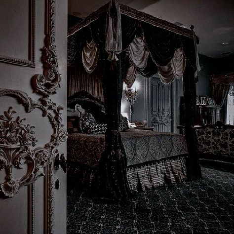 Dark Royal Aesthetic, Bedroom Aesthetic Dark, Dark Royalty Aesthetic, Dark Royalty, Fancy Bedroom, Royalty Core, Royal Bedroom, Isabella Rose, Royal Core