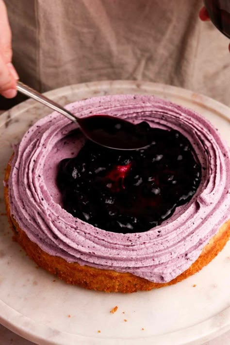 Birthday Cake Berries, Blueberry Filled Cake, Blueberry Velvet Cake, Blueberry Birthday Cake Recipes, Birthday Cake Ideas Flavors, Lemon Cake With Blueberry Filling, Blueberry Layer Cake Recipes, Berries Cake Decoration, Cake Blueberry Decoration