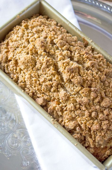 Banana Bread with Streusel Topping | Go Go Go Gourmet @gogogogourmet High Altitude Banana Bread, Banana Bread With Streusel Topping, Banana Bread With Streusel, Banana Bread Recipe Easy Moist, Banana Crumble, Streusel Topping Recipe, Cinnamon Banana Bread, Banana Bread Cake, Bread Toppings