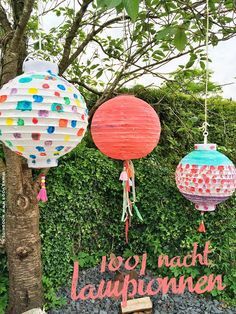 Lampionnen maken met de kinderen: Laat de kids de lampionnen verven en strooi… Diy Lanterns, School Art Projects, Fun Crafts For Kids, Fall Diy, Paper Lanterns, Crafts For Teens, Kids Crafts, Diy Handmade, Creative Gifts