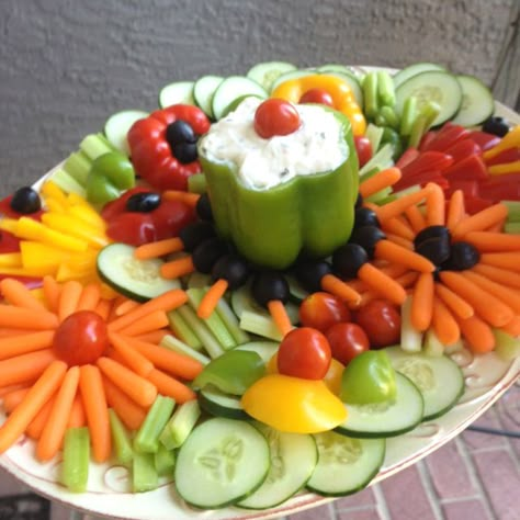 Veggie Tray Easter, Easter Fruit And Vegetable Tray, Creative Veggie Tray, Spring Veggie Tray, Tropical Veggie Tray, Flower Veggie Tray Ideas, Gnome Veggie Tray, Decorative Vegetable Trays, Fancy Veggie Tray