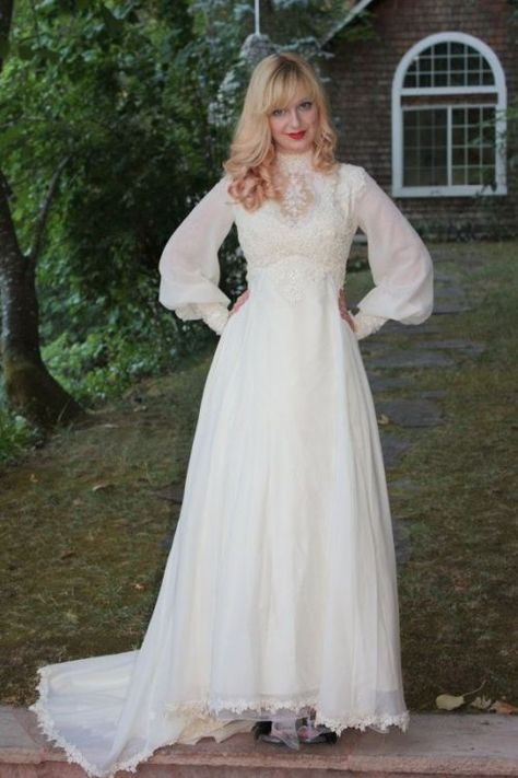 Vintage Wedding Dress 1970s, Wedding Dresses 70s, 70s Mode, 70s Wedding Dress, 1970s Wedding Dress, Wedding Dress Satin, 70s Wedding, Wedding Dresses Hippie, Wedding Dresses Uk