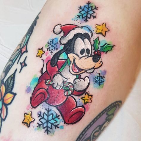 🎮🔮🌸 Holly Marie Tattoos 🌸🔮🎮 on Instagram: “Lil' Christmas baby Goofy 🎄❄ Thanks so much Jess for letting me do this! ❤ i really want to do more sketchy, water colour style tattoos…” Disney Christmas Tattoo, Christmas Tattoos, Mickey Mouse Tattoo, Mouse Tattoos, Christmas Tattoo, Holly Marie, Art Idea, Disney Tattoos, Thanks So Much