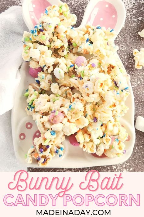 Lure the Easter Bunny with Bunny Bait! This sweet and salty treat is made with popcorn, marshmallows, peanut butter m&m's and sprinkles. Free printable tags too! bunny bait recipe, Candy popcorn recipe, easter popcorn, Candy popcorn mix Popcorn Dessert, Easter Popcorn, Yummy Easter Desserts, Chocolate Covered Popcorn, Easter Fun Food, Marshmallow Popcorn, White Chocolate Popcorn, Spring Time Desserts, Popcorn Treat