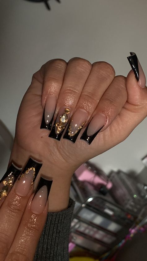 Black And Gold Nails Medium, Black Nails For Birthday Ideas, Acrylic Nail Designs Black And Gold, Nail Inspo Black And Gold, Black And Gold Acrylic Nails Coffin Long, Short Black And Gold Nails Ideas, Black Nails With Gold Gems, Black French Tip Nails With Gold, Gold And Black Nails Ideas