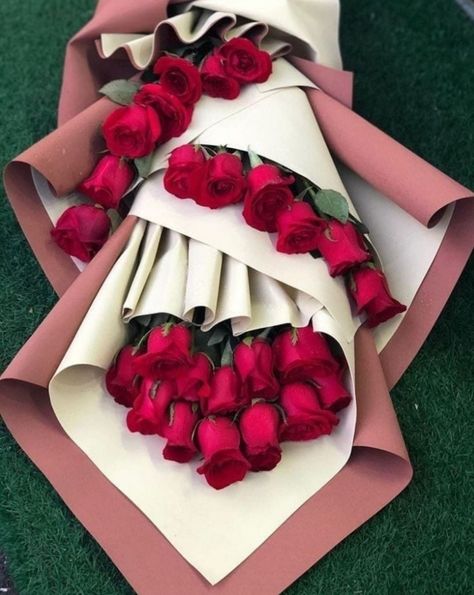 Graduation Money Bouquet, Money Rose Bouquet, Valentine Flower Arrangements, Roses Bouquet Gift, Money Rose, Valentine Bouquet, Graduation Money, Money Bouquet, Flower Bouquet Diy