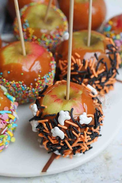 Toffee Apples! - Jane's Patisserie Toffee Apples Recipe, Valentine Baking Recipes, Autumn Bakes, Jane Patisserie, Vanilla Cheesecake Recipes, Food Serving Ideas, Gifts For Older Women, No Bake Vanilla Cheesecake, Easy Toffee