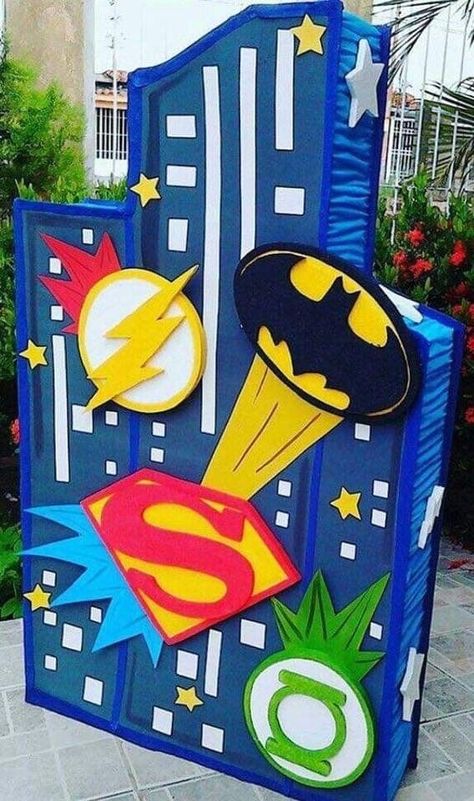 Evelyn Ha, Festa Power Rangers, Party Cooler, Superhero Ideas, Superman Party, Marvel Birthday Party, Superhero Classroom Theme, Marvel Party, Superhero Classroom