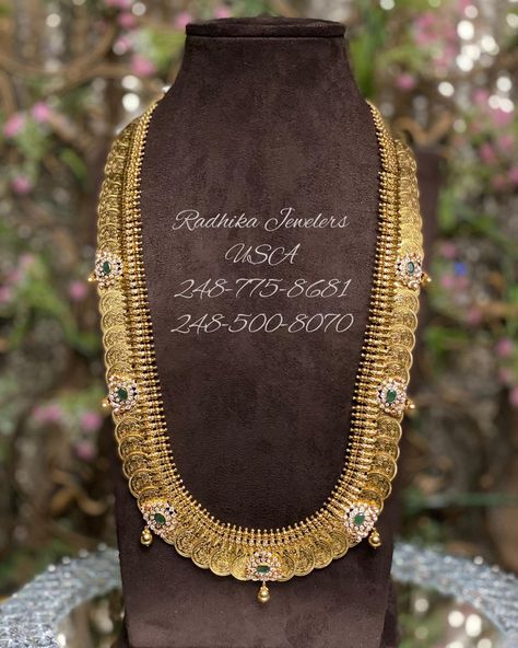 Radhika Jewelers on Instagram: “22 carat Hallmarked kundan bridal Nakshi haram. For full product details pls what’s app at below numbers : 248-755-8681…” Gold Jewels Design, Gold Earrings Models, Beautiful Gold Necklaces, Gold Necklaces, Traditional Jewelry, Gold Jewelry Fashion, Gold Jewellery, Instagram Account, Hallmark