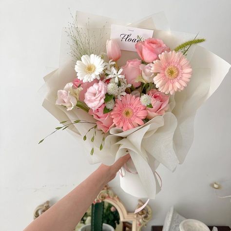 Bucket Flowers Aesthetic, Light Pink Flower Bouquet, Light Pink Bouquet, Raining Sound, Korean Bouquet, Study Together, Flower Boquet, Pink Flower Bouquet, Luxury Flower Bouquets