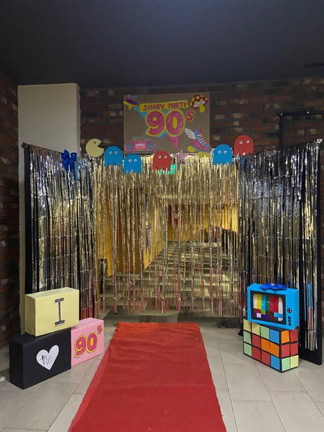 80s Graduation Party, 90s Decorations Party, 80s Decorations Party, 1990s Birthday Party Theme, Diy 80s Party Decorations, 90s Birthday Party Theme For Adults, Event Showroom, Retro Theme Party Decoration, 2000s Birthday Party Theme